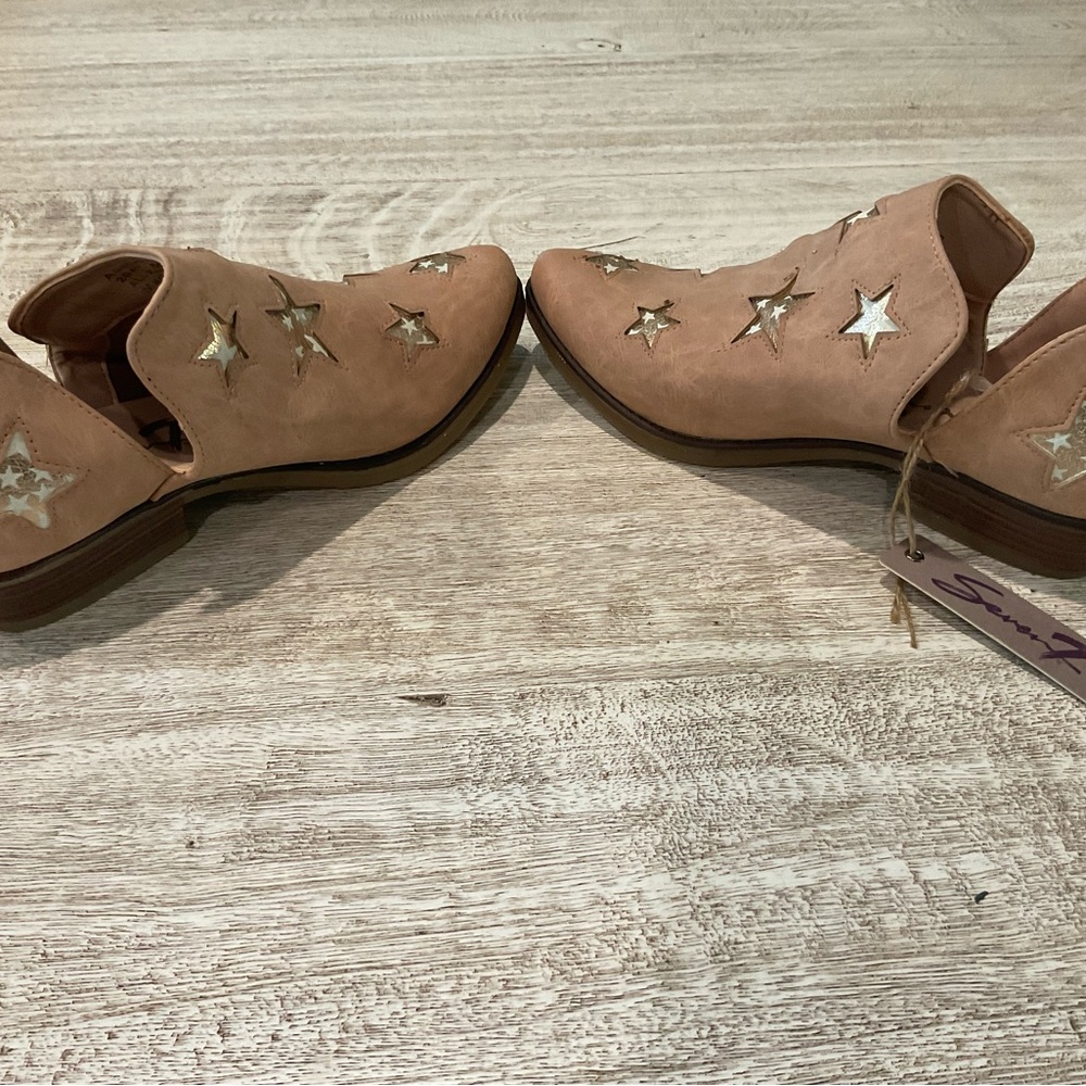 NWOT Seven7 brand ankle boot.